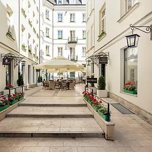 Aparthotel St. Andrew's Palace Warsaw